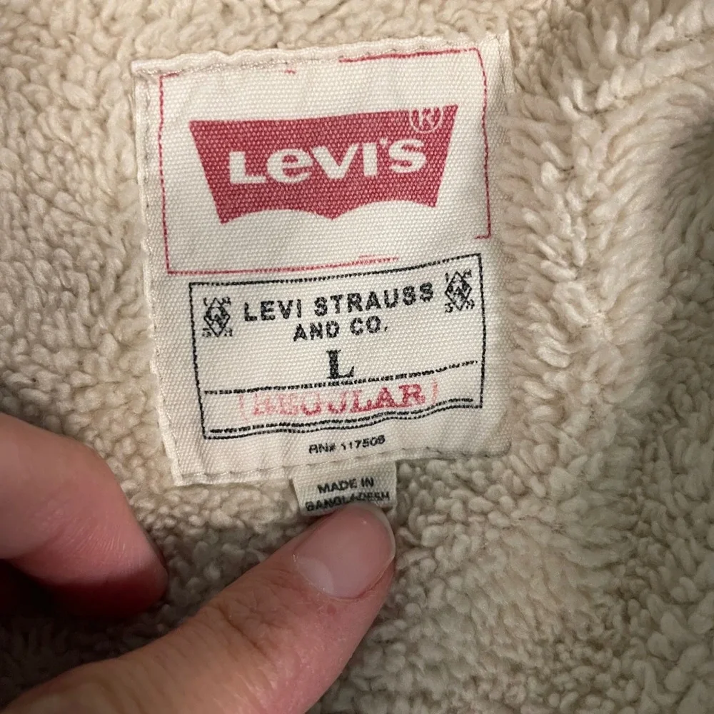 Levi's Sherpa Lined Beige Trucker Jacket Size Large Khaki Casual Shacket - Picture 2 of 10